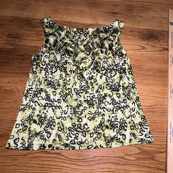 St. John Chic Leopard Silk Blend Print Tank Top - Green and Black Size Medium - Picture 7 of 7